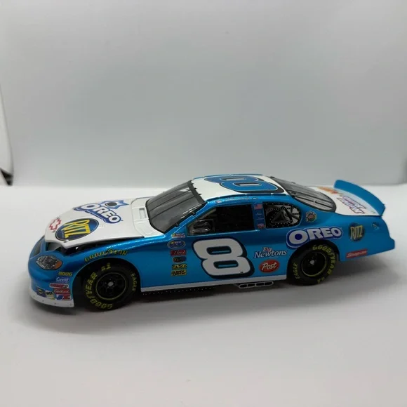 2004 Dale Earnhardt Jr #8 Oreo/Ritz NASCAR 1:24 Scale Stock Car - Picture 16 of 16